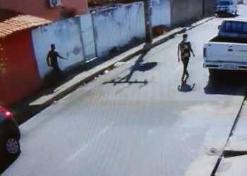 Vídeo flagra momento que bandidos roubam moto e matam policial na zona Norte de Teresina
